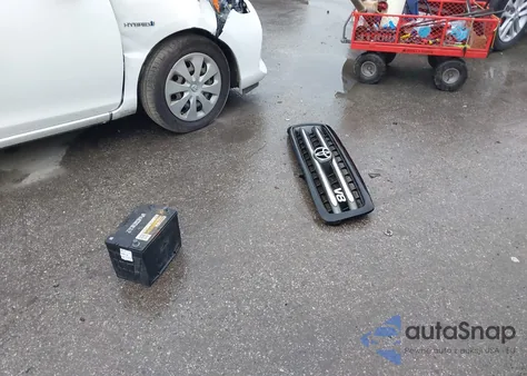 2002 Toyota Sequoia Limited V8 from USA, damaged, VIN 5TDBT48A82S102411